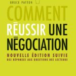 Quel que soit le domaine – famille, travail, relations internationales –, et que nous en soyons conscients ou non, nous devons négocier. Or, trop souvent encore, les différents sont « réglés » à l’issue d’une épreuve de force. Résultat, en instaurant un vainqueur et un vaincu, on crée des risques de nouveaux conflits : l’actualité nous en apporte tous les jours des exemples criants.